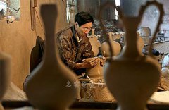 卓振直播商学院:瓷辉钧瓷打造百个平台全民了解钧瓷文化